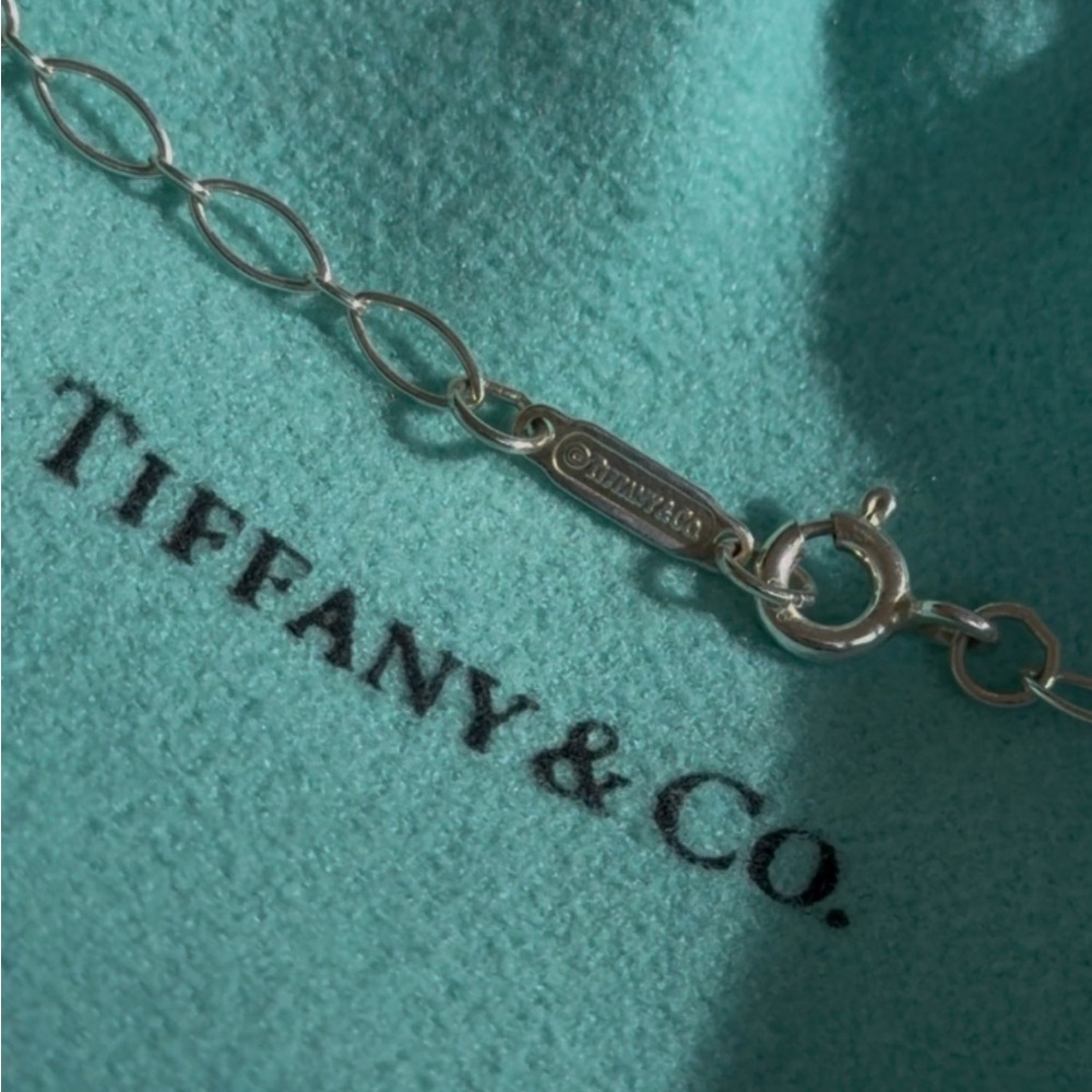Tiffany & Co. Silver Key Charm with original packaging - Picture 3 of 7